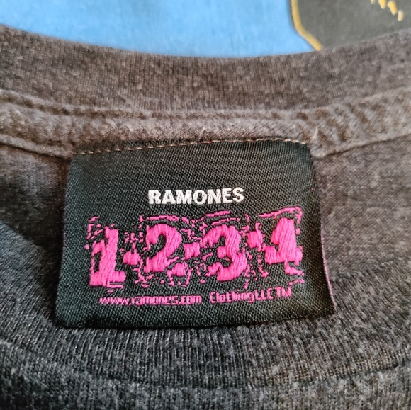 Ramones Y2K 2XL t-shirt - Picture 2 of 4